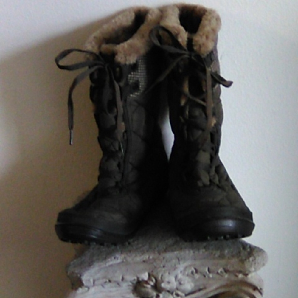 Columbia winter boots. Excellent condition. Omni-grip waterproof